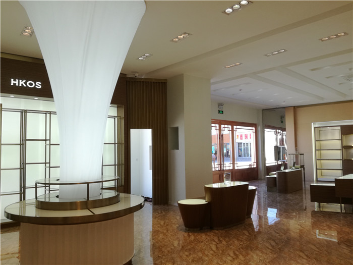 烤漆化妝品展柜具有哪些優(yōu)勢呢
