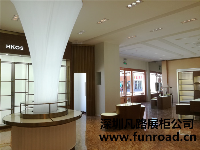 科普一下化妝品展示柜臺不除潮竟有這么大的后果！