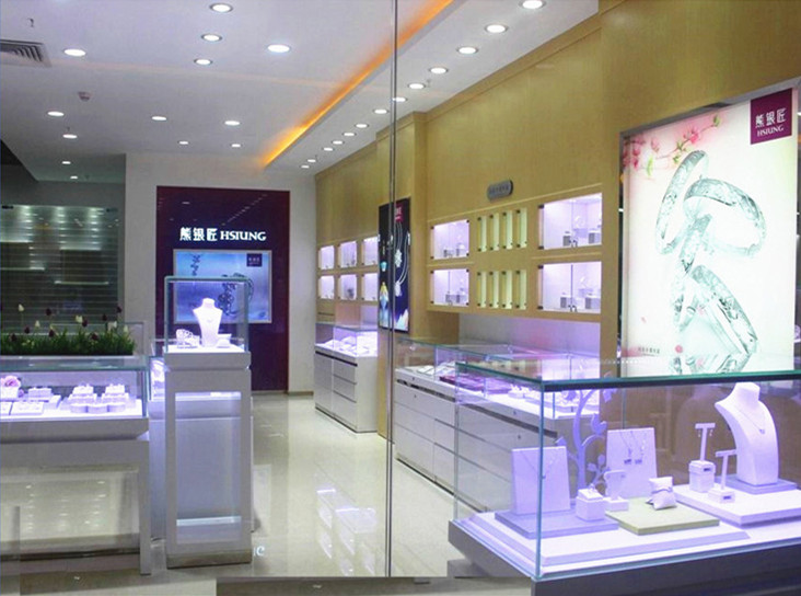如何讓玻璃展柜有更好的產品展示效果呢？