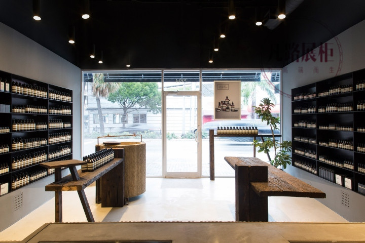 烤漆展柜為什么更受人們的喜愛?