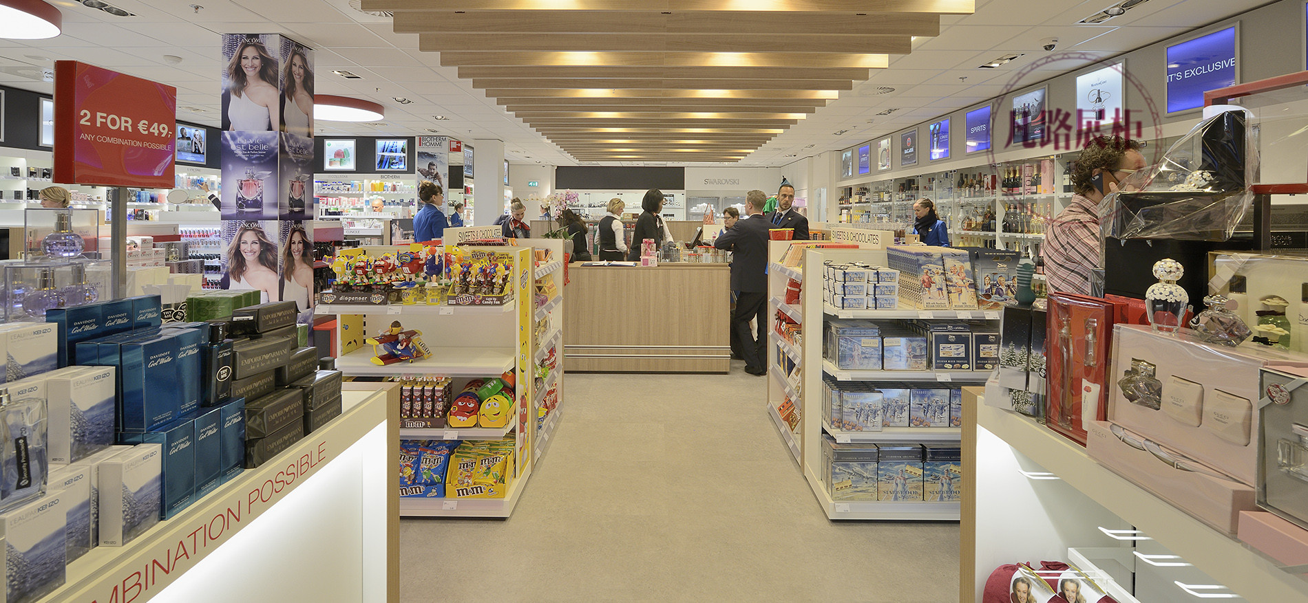 化妝品展示柜風(fēng)格設(shè)計要注意哪些方面