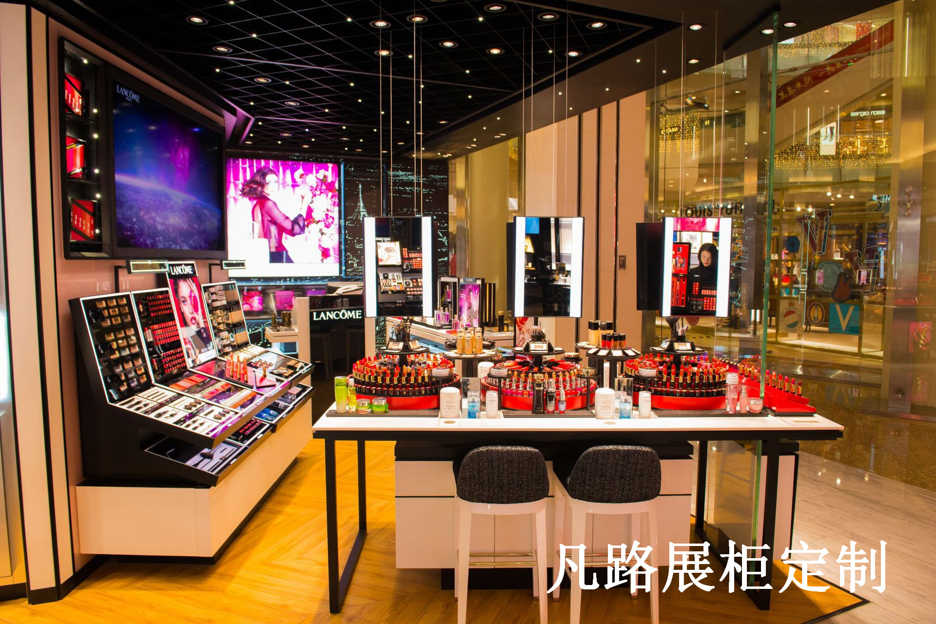 為什么化妝品柜臺對專賣店的作用很大？