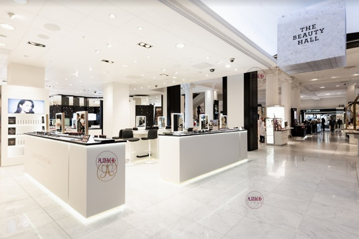 化妝品展柜與軟裝的搭配可以提高你的店鋪體驗度！