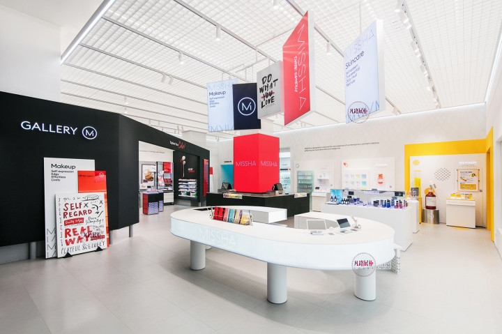 化妝品店展柜設計的好，可以提升25%的銷量！