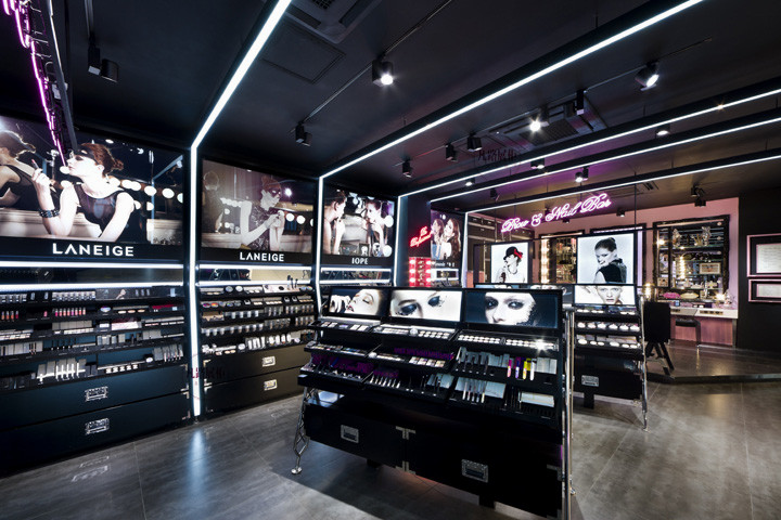 如何將化妝品店展柜做到極致?