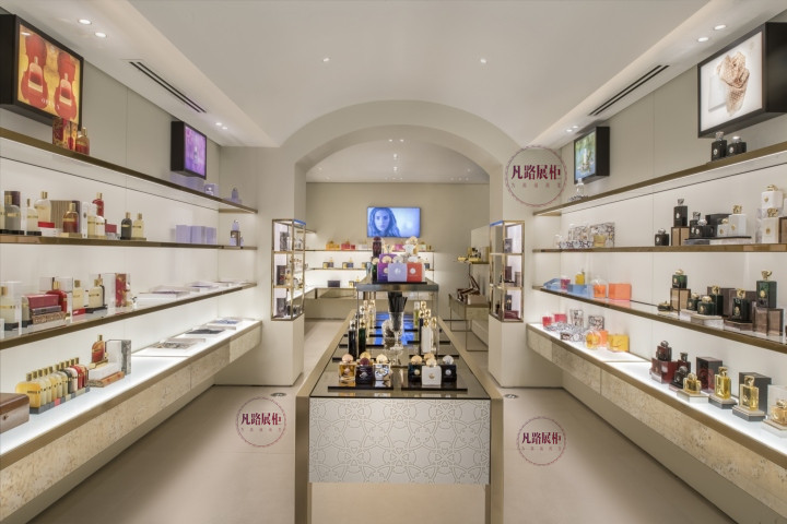 好的彩妝展柜能讓您的店鋪脫穎而出！