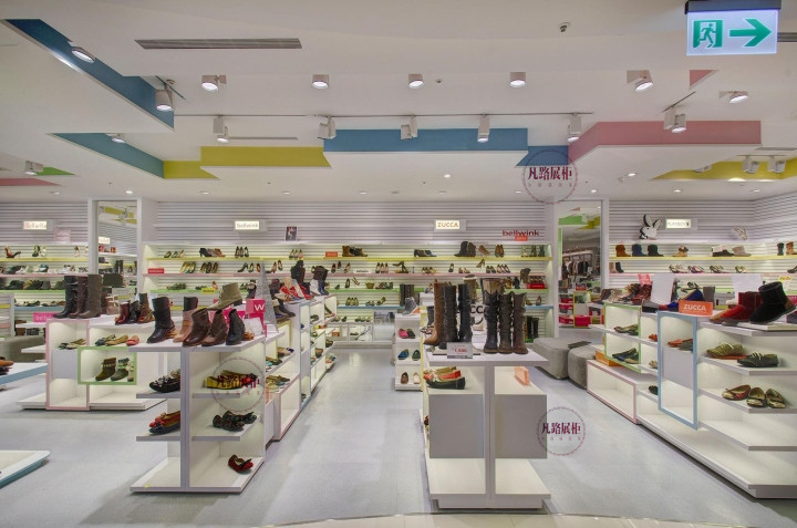 商場鞋店展示柜保養技巧