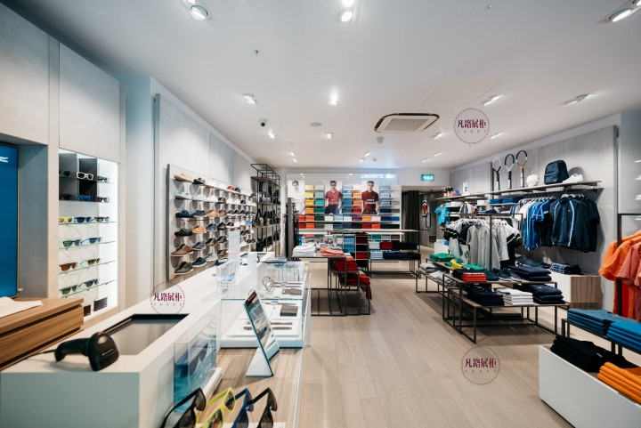 服裝店展示柜使用需要注意的細節