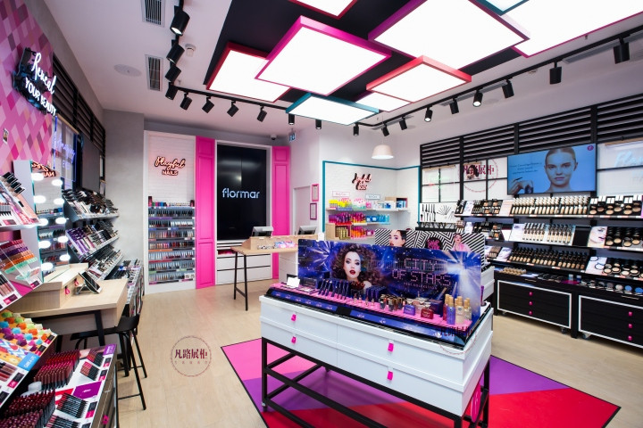 深圳哪里可以買到化妝品店用的柜臺椅子收銀臺？找什么樣的化妝品展柜廠家好? 