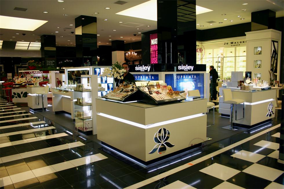 烤漆化妝品展柜好不好？展柜烤漆的工藝技巧！
