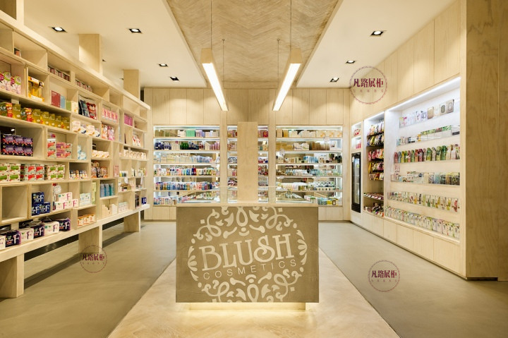 化妝品展柜怎么搭配能提升店鋪檔次？