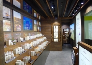 化妝品展柜發霉了怎么處理？