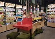 化妝品展柜廠：化妝品店裝修如何逆襲？