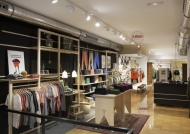 時(shí)尚新穎的服裝店展示柜設(shè)計(jì)理念
