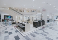 如何避免亞克力化妝品展示架變形