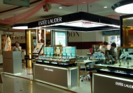 凡路不銹鋼化妝品展柜使用壽命不會低于10年