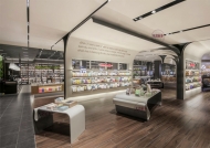 不同的產品有屬于自己的展柜