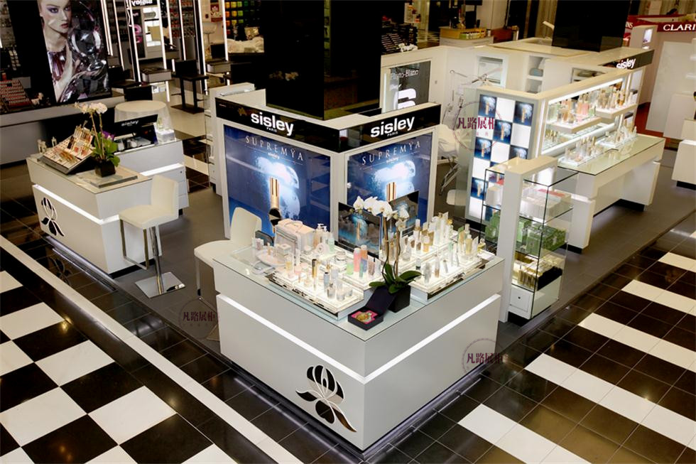商場化妝品展柜擺放