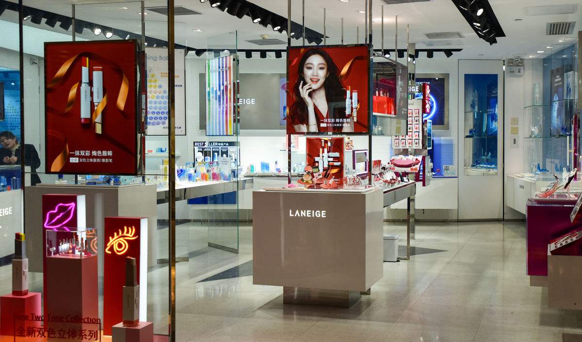 香港化妝品柜臺(tái)訂制設(shè)計(jì)客戶(hù)