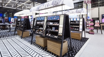 深圳彩妝產品定制化妝品展柜