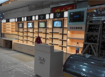 復試商城化妝品展示柜臺效果圖
