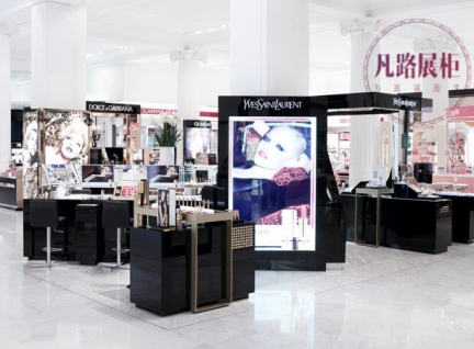 高端彩妝烤漆化妝品展示柜，現場展示效果