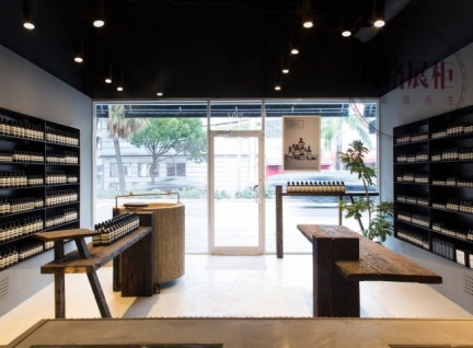 深色系列化妝品展柜，凡路深圳展柜廠定制效果圖