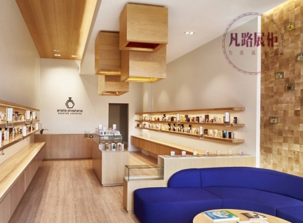 木質(zhì)化妝品展柜柜臺(tái)，凡路深圳展柜定制效果