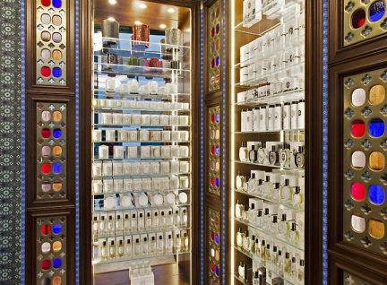 高端木質(zhì)化妝品展柜，實際店鋪擺放效果