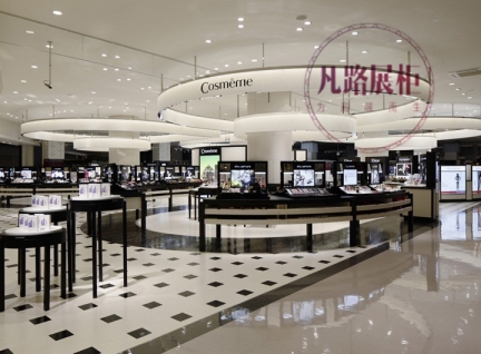 凡路2018設計商店擺放的化妝品展柜
