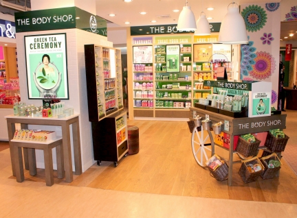商場時尚新穎的化妝品店展柜