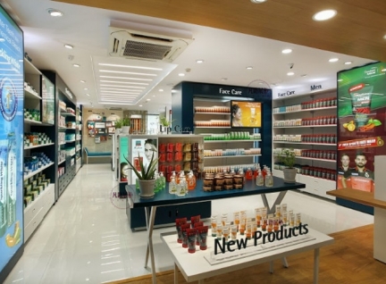 最新化妝品店展柜現(xiàn)場效果圖
