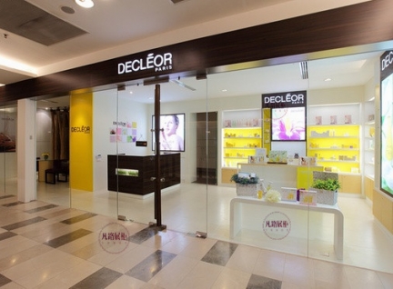 美容護膚品店展示柜案例效果圖