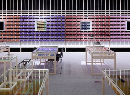 不銹鋼眼鏡展柜效果圖