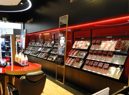 訂做化妝品展示架一般需要多少錢？