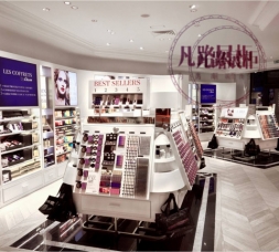 化妝品零售商店定制展柜和墻面設(shè)計