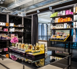 香水護膚品店展柜案例效果圖